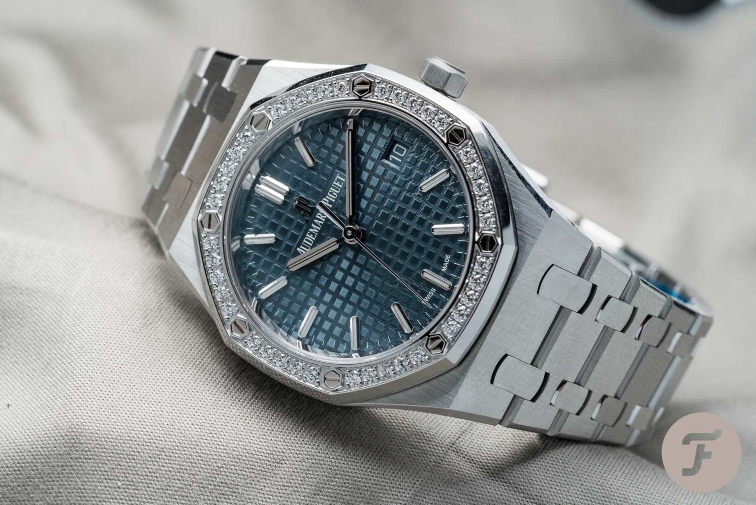 Hands on with The Audemars Piguet 34mm Royal Oak for ladies