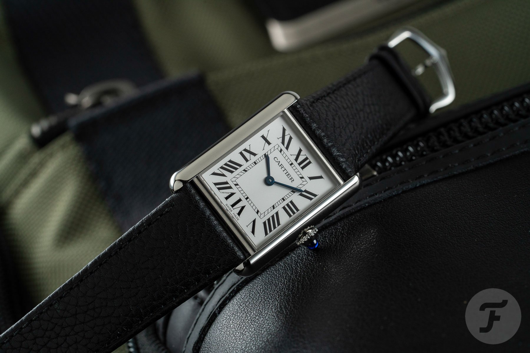 ▻▻ Hands-On: A Closer Look At The New Cartier Tank Must