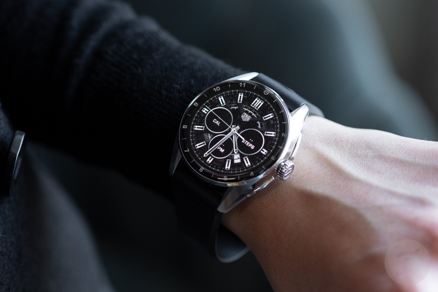 Tag Heuer's new Connected Calibre E4 offers better specs and a sleek,  smaller 42mm model - The Verge