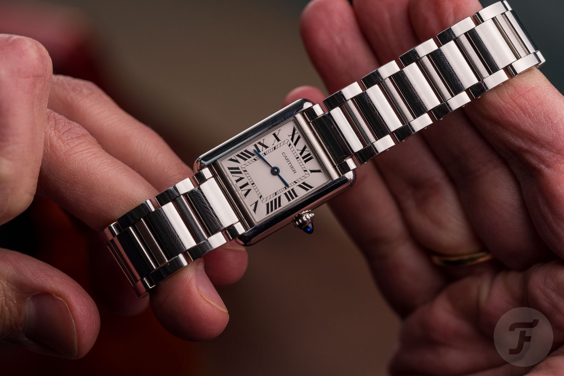 F】 Hands-On: The Ingenious Cartier Tank Must Solarbeat