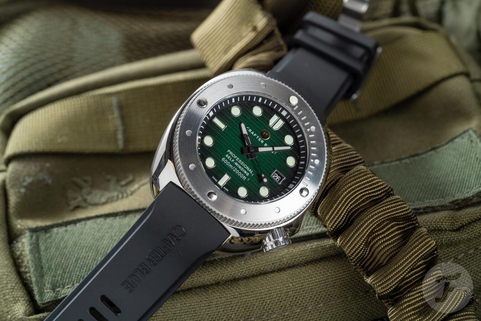 【f】crafter Blue Introduces A Green-dialed Hyperion Ocean Dive Watch