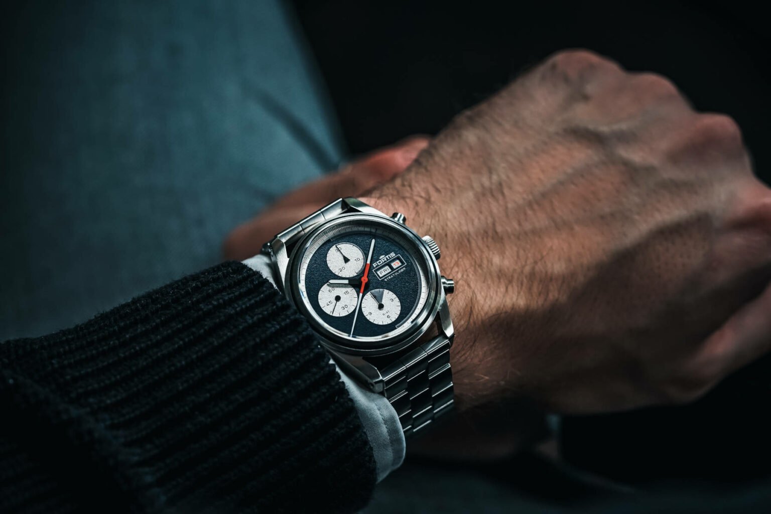 【F】 Fortis Adds Blue Japan Edition To The Stratoliner Collection