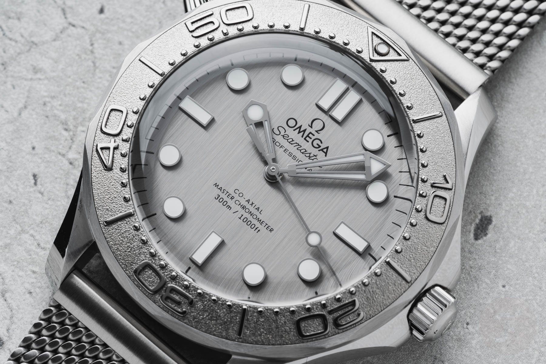 Omega Seamaster Diver 300M "Silver Surfer" up close