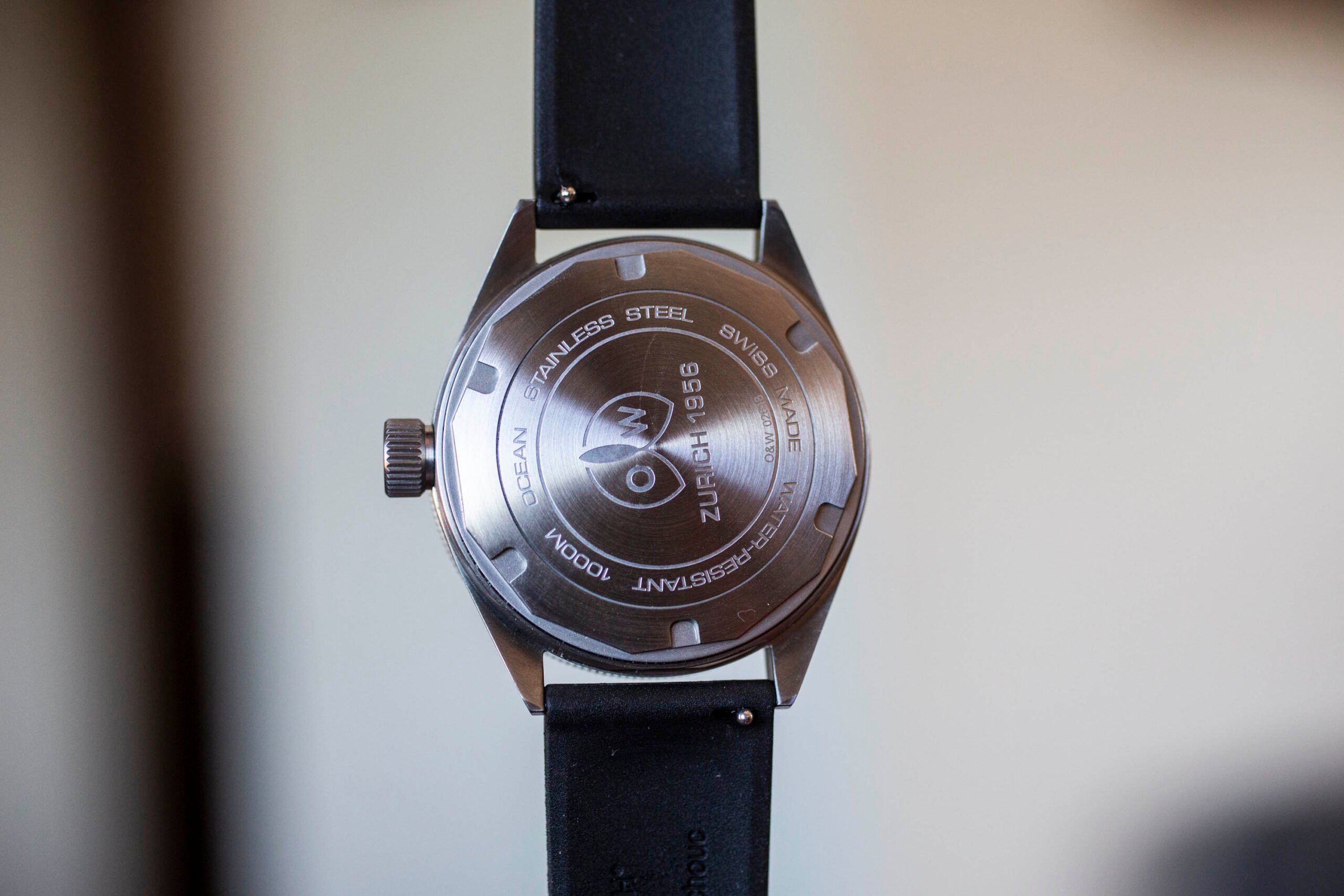 Ollech & Wajs C-1000 caseback