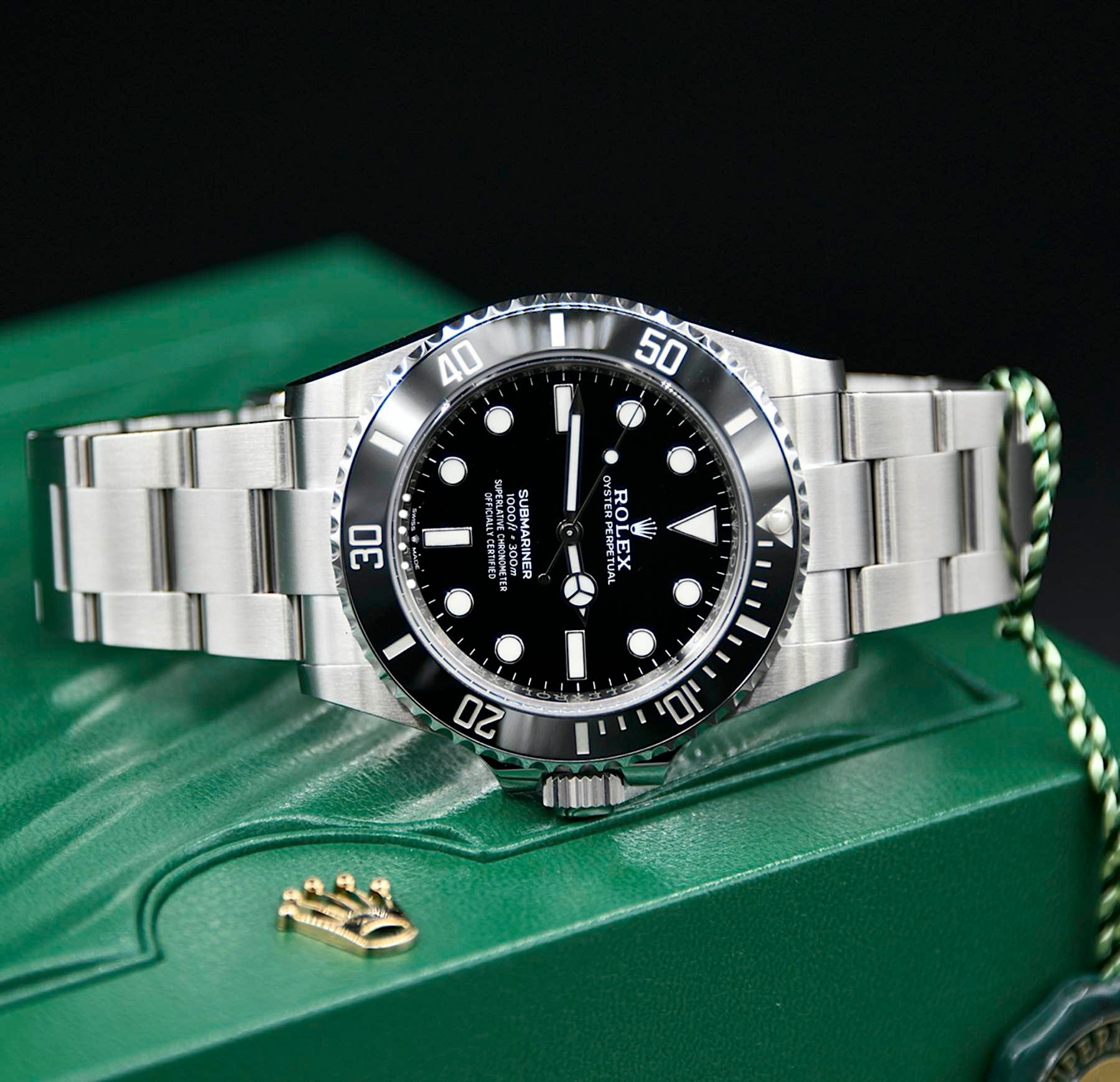 pre-owned Rolex Submariner 124060